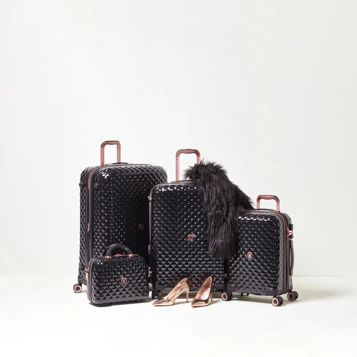 IT Luggage Glitzy - Medium Plus (Black) 10 IT Luggage Glitzy - Medium Plus (Black) - Image 8